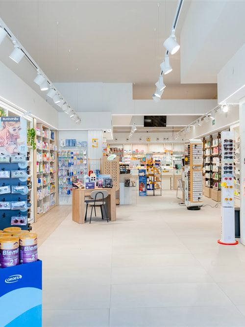 Interior de la farmacia Alameda Vella en Cangas de Morrazo
