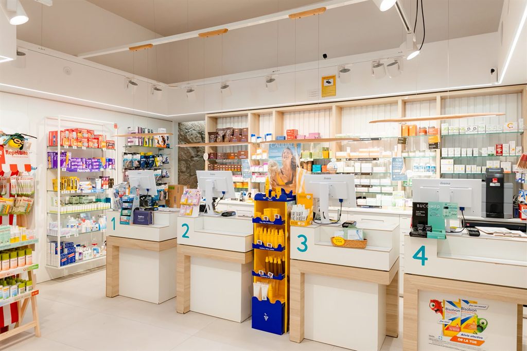 Puestos de atención personalizada de la farmacia Alameda Vella en Cangas